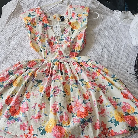 Windsor Dresses | Windsor White Smocked A-Line Sundress For Weddings | Color: Cream/White | Size: S | Sboggio's Closet